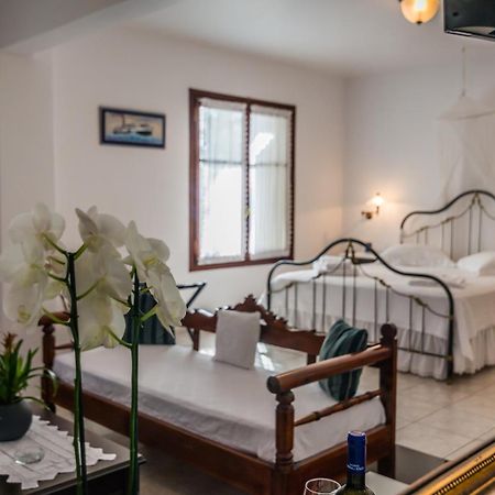 Villa Notos Adámas Eksteriør bilde