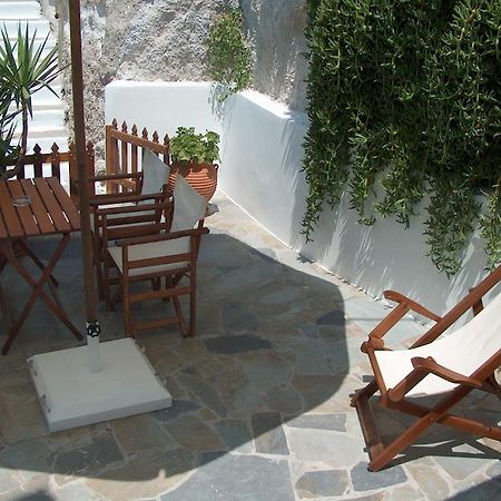 Villa Notos Adámas Eksteriør bilde