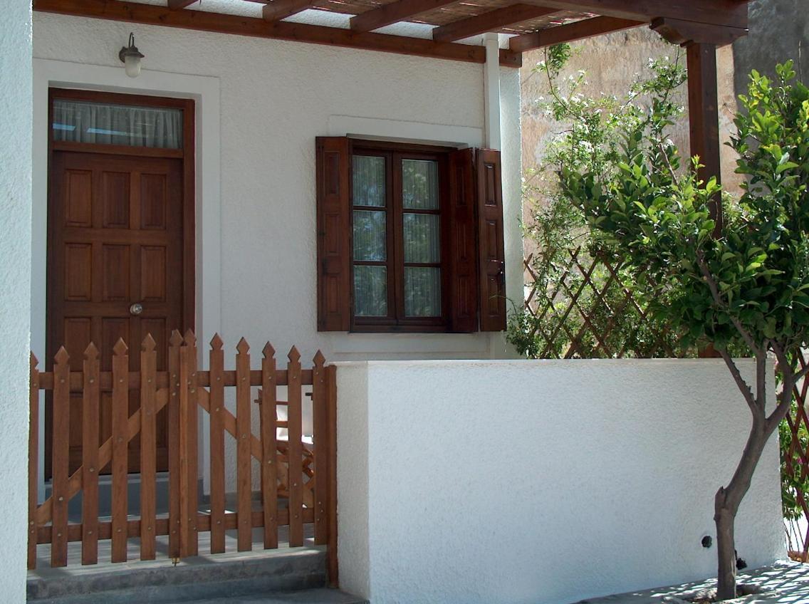 Villa Notos Adámas Eksteriør bilde