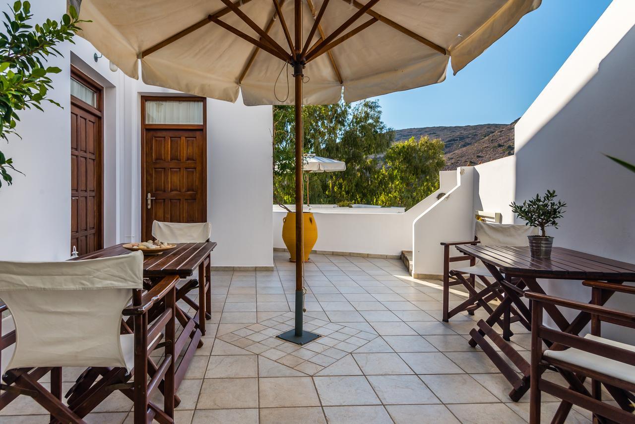 Villa Notos Adámas Eksteriør bilde